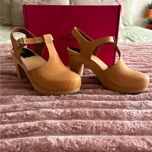 Swedish Hasbeens Sky High Leather T-Strap in Nature